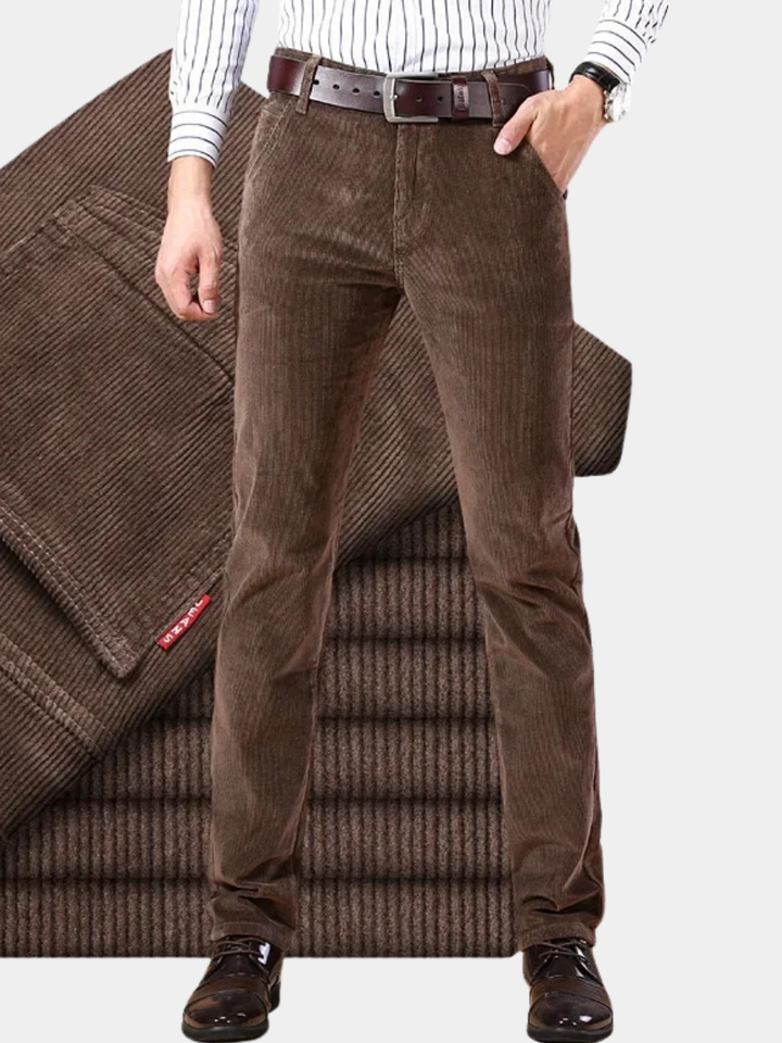 Pantalon élégant Édouard pour homme, porté